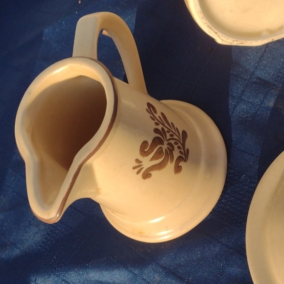 Vintage Ceramic Salt Cellar and Creamer Set - Picture 3 of 3